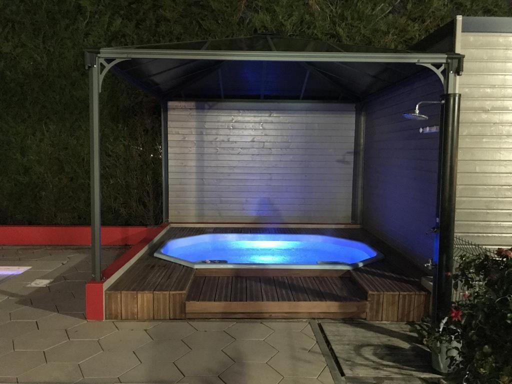 Residence Les Alizes "Sauna Jacuzzi Piscine En Plein Centre Ville" ลารอช-ซูร์-ยง ภายนอก รูปภาพ